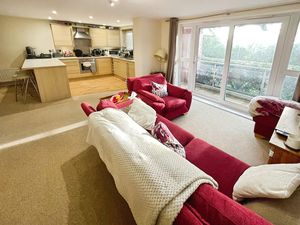 Lounge kitchen- click for photo gallery